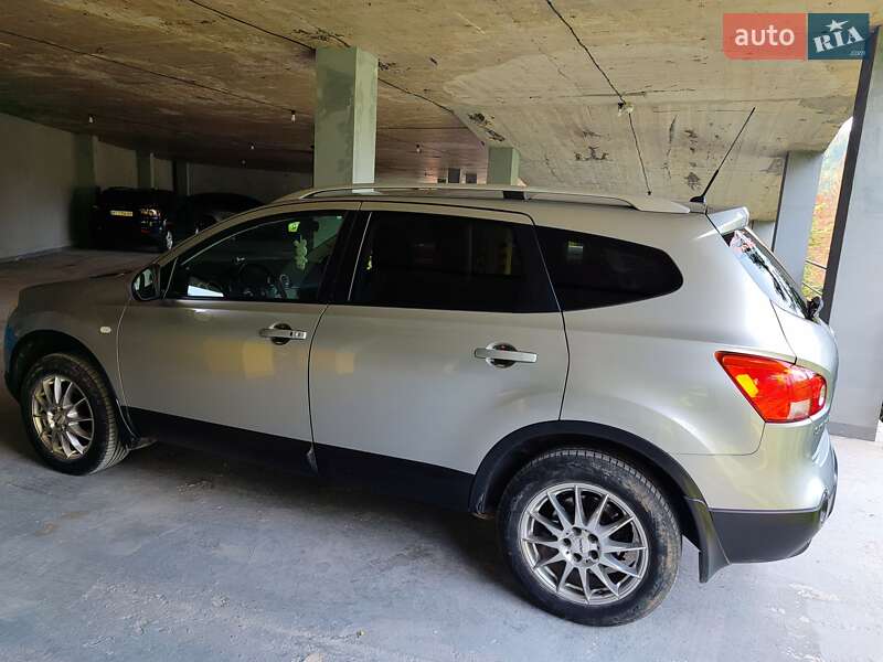 Внедорожник / Кроссовер Nissan Qashqai+2 2010 в Микуличине