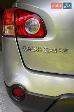 Внедорожник / Кроссовер Nissan Qashqai+2 2010 в 