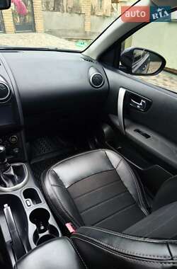 Внедорожник / Кроссовер Nissan Qashqai+2 2010 в 