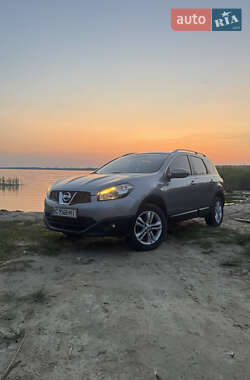 Внедорожник / Кроссовер Nissan Qashqai+2 2010 в Новояворовске