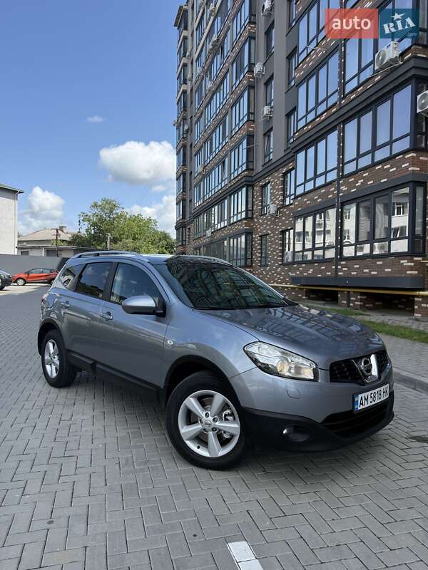 Nissan Qashqai+2 2010