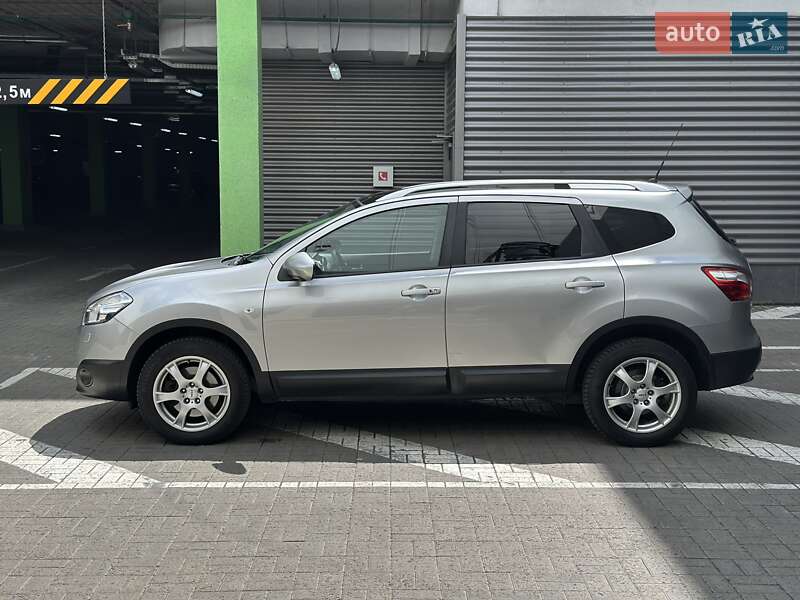 Позашляховик / Кросовер Nissan Qashqai+2 2012 в Києві