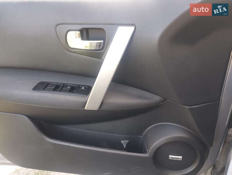 Nissan Qashqai+2 2010