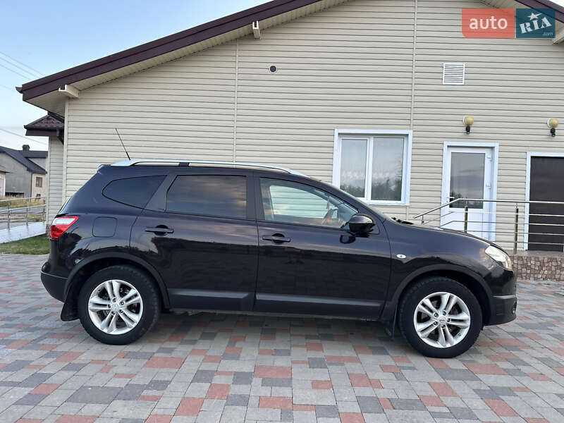 Позашляховик / Кросовер Nissan Qashqai+2 2010 в Івано-Франківську