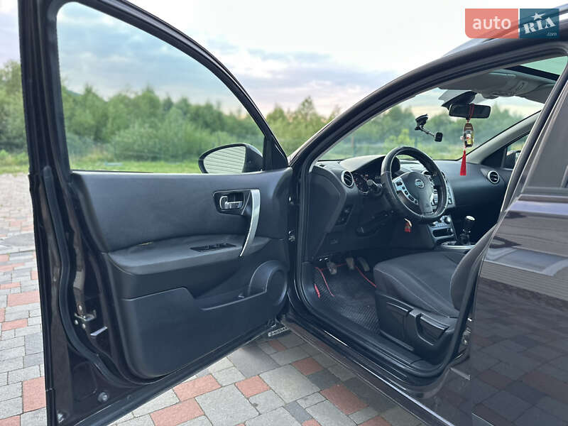 Позашляховик / Кросовер Nissan Qashqai+2 2010 в Івано-Франківську
