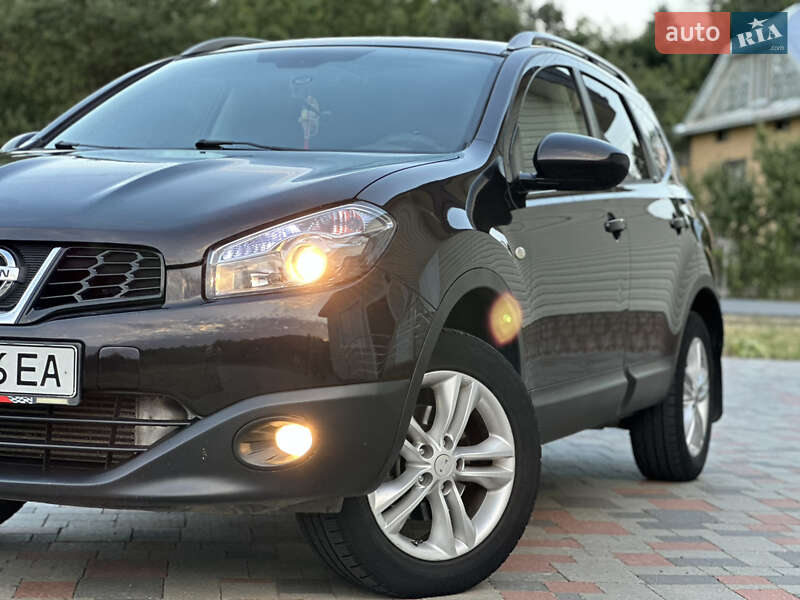 Позашляховик / Кросовер Nissan Qashqai+2 2010 в Івано-Франківську