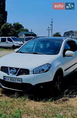Внедорожник / Кроссовер Nissan Qashqai+2 2010 в Киеве