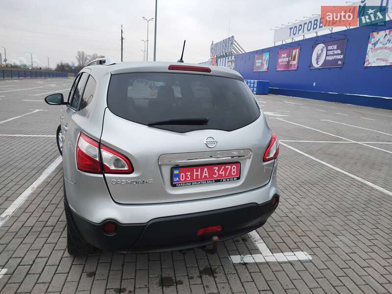 Внедорожник / Кроссовер Nissan Qashqai+2 2011 в Нововолынске