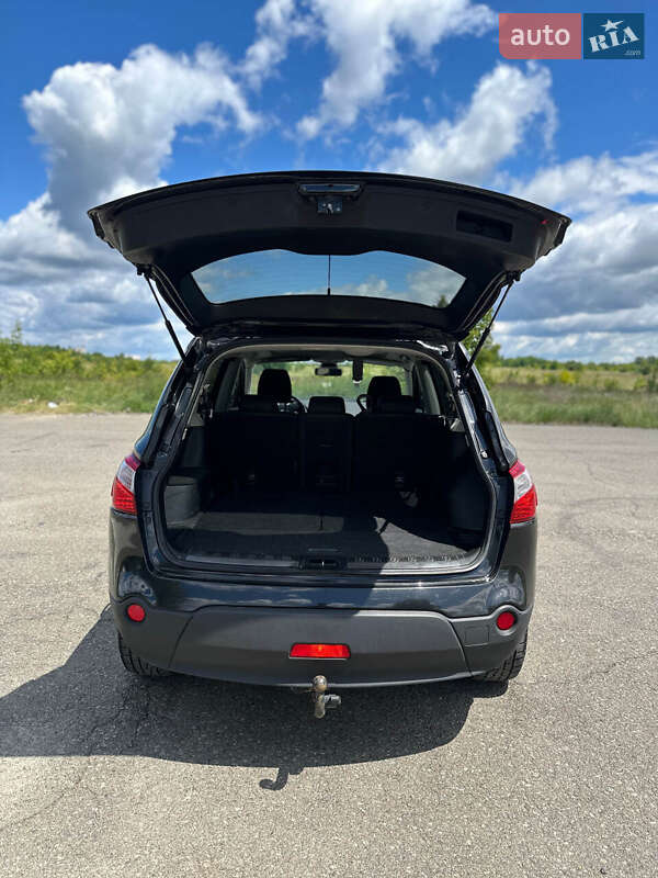 Внедорожник / Кроссовер Nissan Qashqai+2 2012 в Белогородке