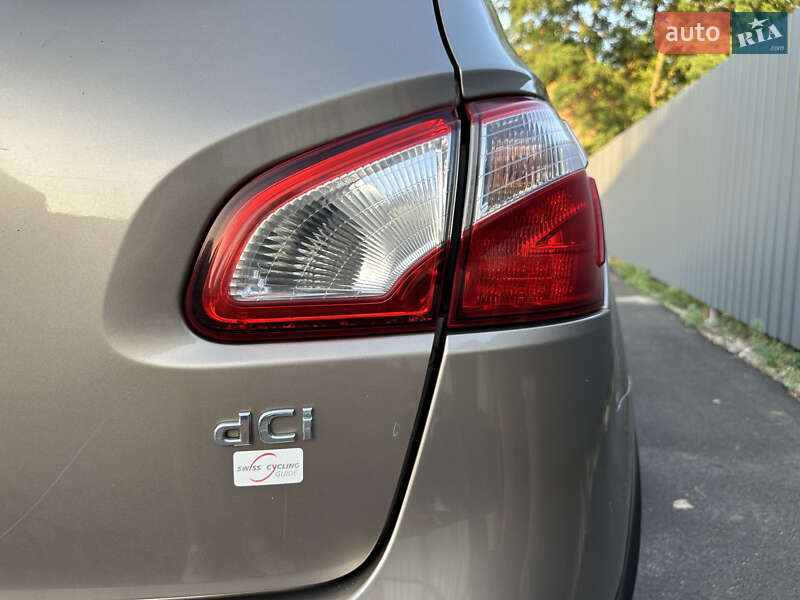 Внедорожник / Кроссовер Nissan Qashqai+2 2013 в Полтаве