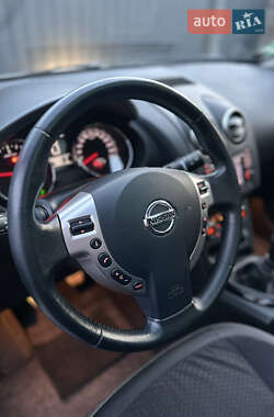 Позашляховик / Кросовер Nissan Qashqai+2 2013 в 