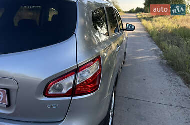 Позашляховик / Кросовер Nissan Qashqai+2 2011 в  фото 5 Позашляховик / Кросовер Nissan Qashqai+2 2011 в