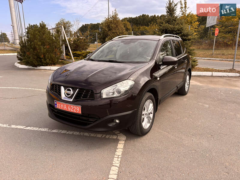 Внедорожник / Кроссовер Nissan Qashqai+2 2010 в 