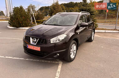 Nissan Qashqai+2 2010