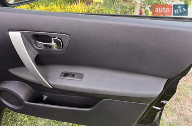 Внедорожник / Кроссовер Nissan Qashqai+2 2010 в 