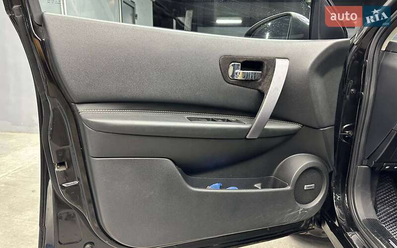 Позашляховик / Кросовер Nissan Qashqai+2 2010 в Чернівцях