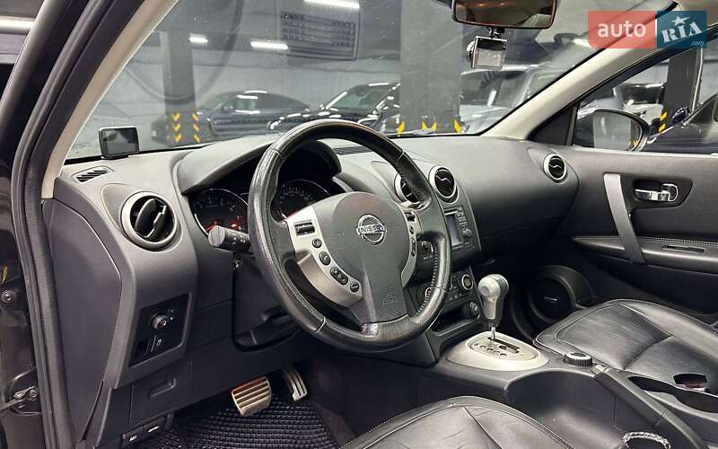 Позашляховик / Кросовер Nissan Qashqai+2 2010 в Чернівцях