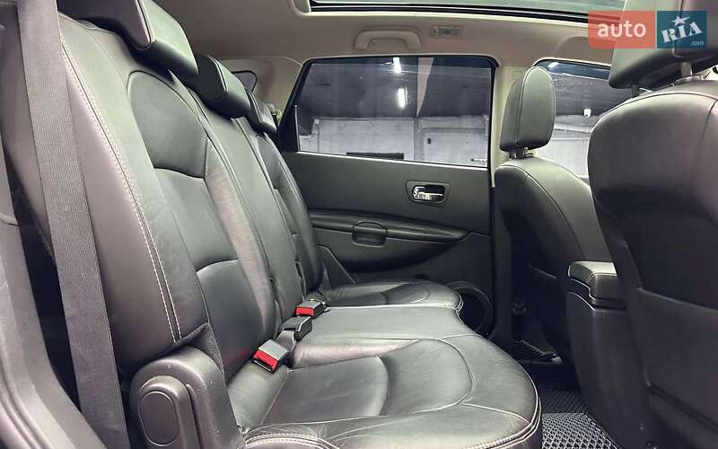 Позашляховик / Кросовер Nissan Qashqai+2 2010 в Чернівцях