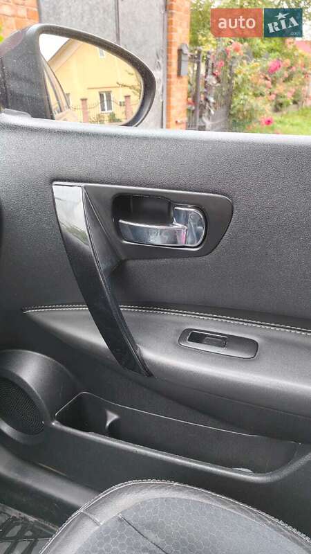 Внедорожник / Кроссовер Nissan Qashqai+2 2013 в Нововолынске