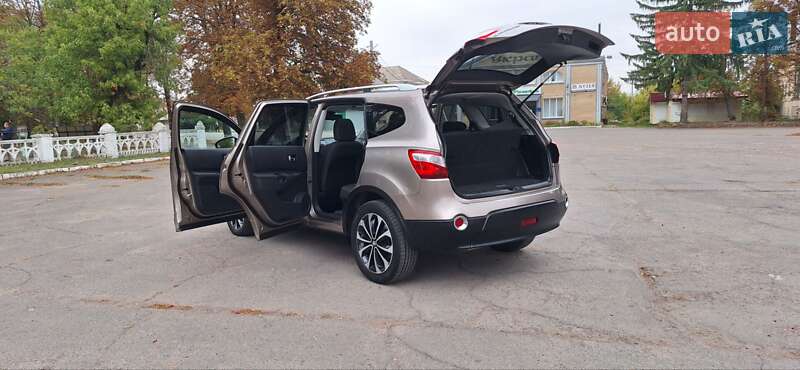 Внедорожник / Кроссовер Nissan Qashqai+2 2011 в Новоархангельске