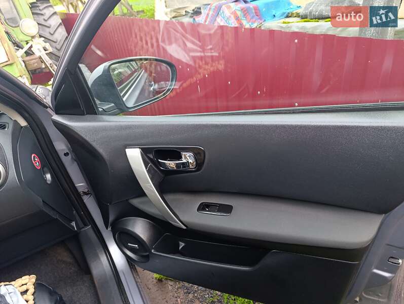 Внедорожник / Кроссовер Nissan Qashqai+2 2011 в Нововолынске