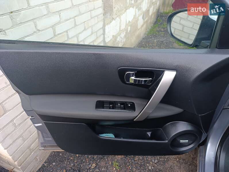 Внедорожник / Кроссовер Nissan Qashqai+2 2011 в Нововолынске