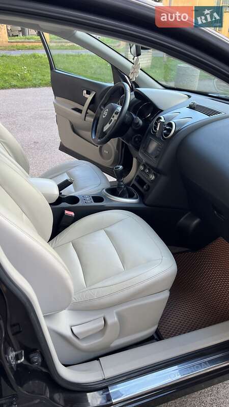 Внедорожник / Кроссовер Nissan Qashqai+2 2010 в Залещиках