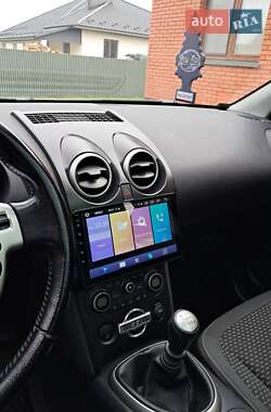 Позашляховик / Кросовер Nissan Qashqai+2 2009 в  фото 15 Позашляховик / Кросовер Nissan Qashqai+2 2009 в