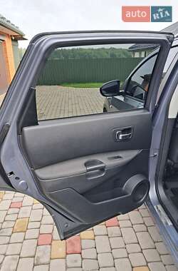 Позашляховик / Кросовер Nissan Qashqai+2 2009 в  фото 22 Позашляховик / Кросовер Nissan Qashqai+2 2009 в