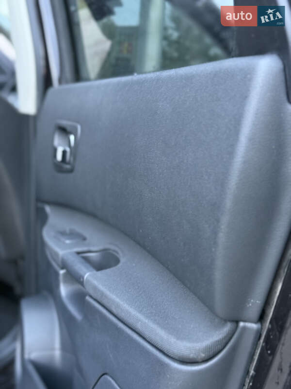 Позашляховик / Кросовер Nissan Qashqai+2 2009 в Самборі фото 50 Позашляховик / Кросовер Nissan Qashqai+2 2009 в Самборі