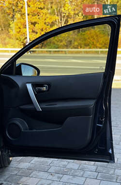 Позашляховик / Кросовер Nissan Qashqai+2 2011 в  фото 41 Позашляховик / Кросовер Nissan Qashqai+2 2011 в