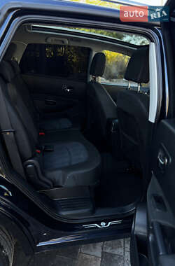 Позашляховик / Кросовер Nissan Qashqai+2 2011 в  фото 51 Позашляховик / Кросовер Nissan Qashqai+2 2011 в