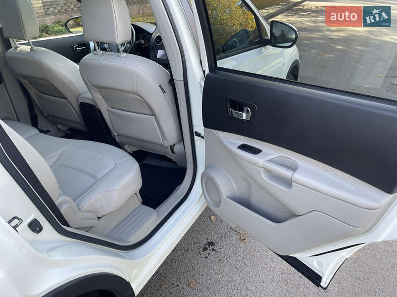 Внедорожник / Кроссовер Nissan Qashqai+2 2010 в Луцке