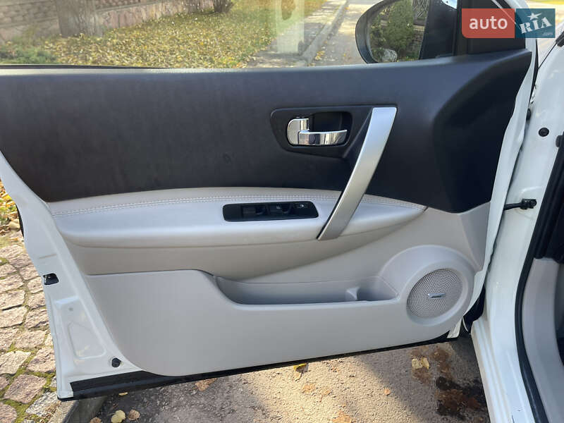 Внедорожник / Кроссовер Nissan Qashqai+2 2010 в Луцке