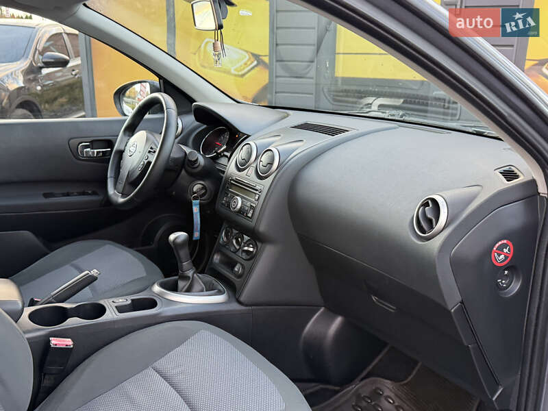 Позашляховик / Кросовер Nissan Qashqai+2 2010 в Стрию