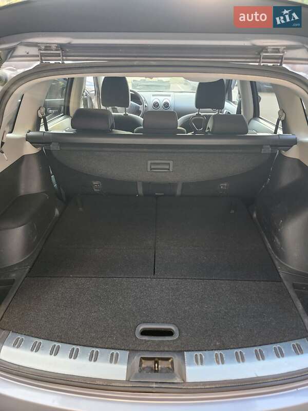 Позашляховик / Кросовер Nissan Qashqai+2 2011 в Києві