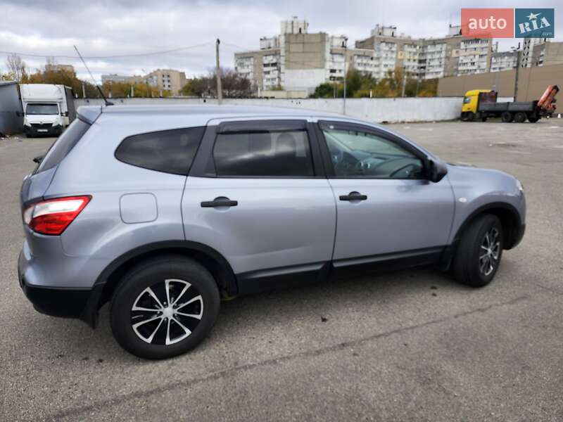 Позашляховик / Кросовер Nissan Qashqai+2 2011 в Києві