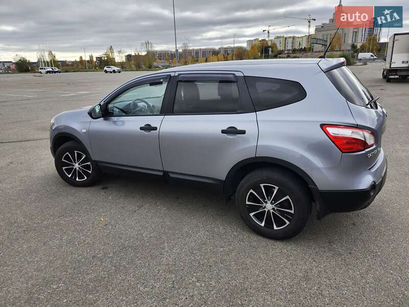 Позашляховик / Кросовер Nissan Qashqai+2 2011 в Києві