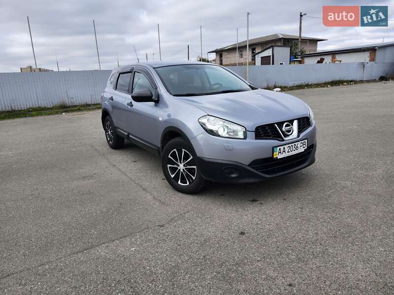 Позашляховик / Кросовер Nissan Qashqai+2 2011 в Києві