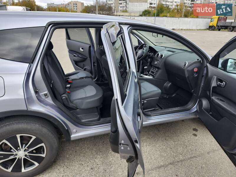 Позашляховик / Кросовер Nissan Qashqai+2 2011 в Києві