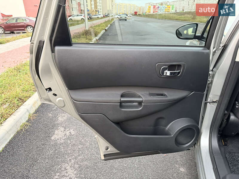 Позашляховик / Кросовер Nissan Qashqai+2 2010 в Вінниці