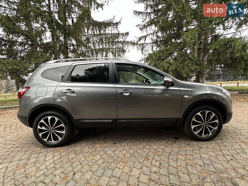 Позашляховик / Кросовер Nissan Qashqai+2 2011 в Києві
