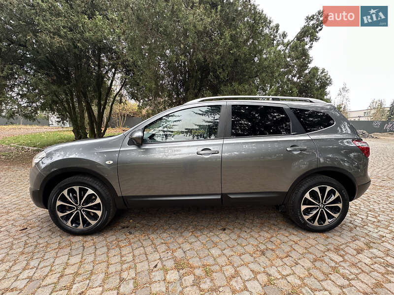 Позашляховик / Кросовер Nissan Qashqai+2 2011 в Києві