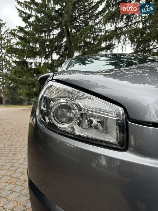 Позашляховик / Кросовер Nissan Qashqai+2 2011 в Києві