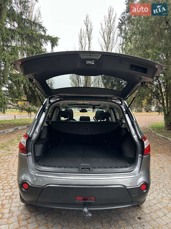 Позашляховик / Кросовер Nissan Qashqai+2 2011 в Києві