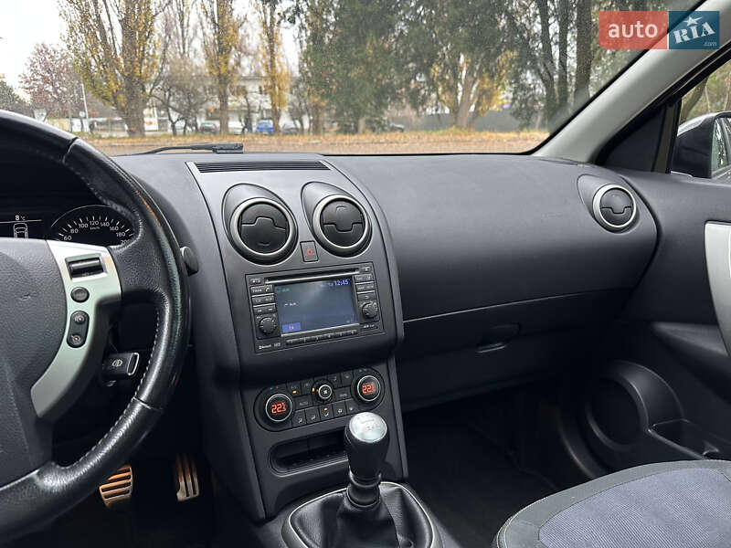 Позашляховик / Кросовер Nissan Qashqai+2 2011 в Києві