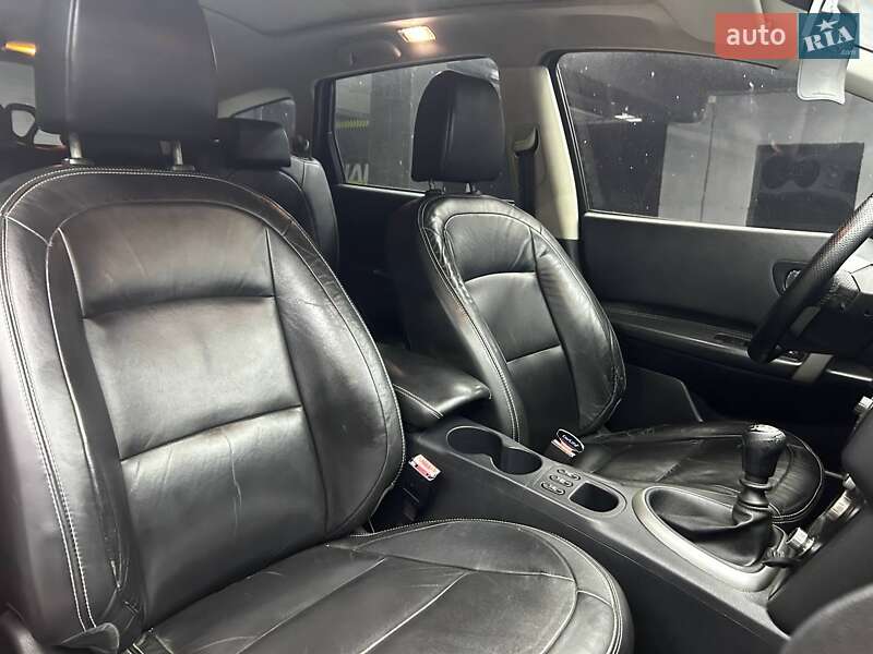 Внедорожник / Кроссовер Nissan Qashqai+2 2010 в Черновцах