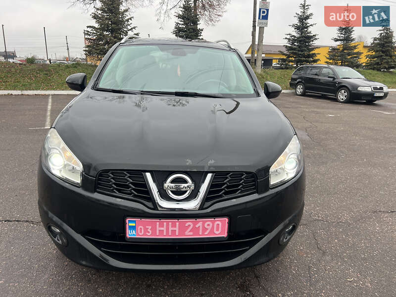 Позашляховик / Кросовер Nissan Qashqai+2 2010 в Рівному