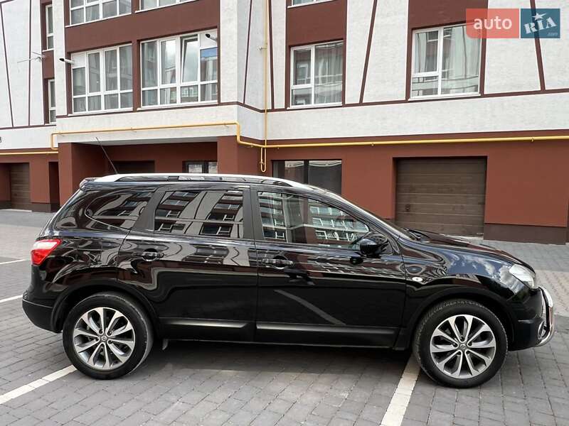 Внедорожник / Кроссовер Nissan Qashqai+2 2010 в Ивано-Франковске