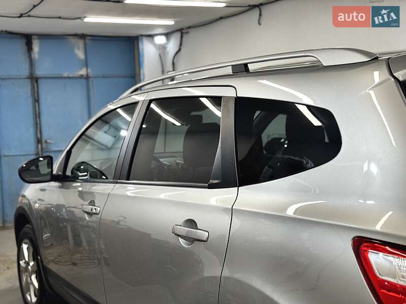 Позашляховик / Кросовер Nissan Qashqai+2 2010 в Стрию